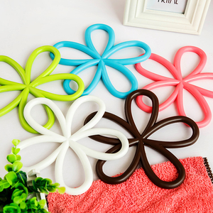Plum-shaped anti-ironing heat insulation mat anti-slippery table PVC pot mat kitchen table mat pad pad pad