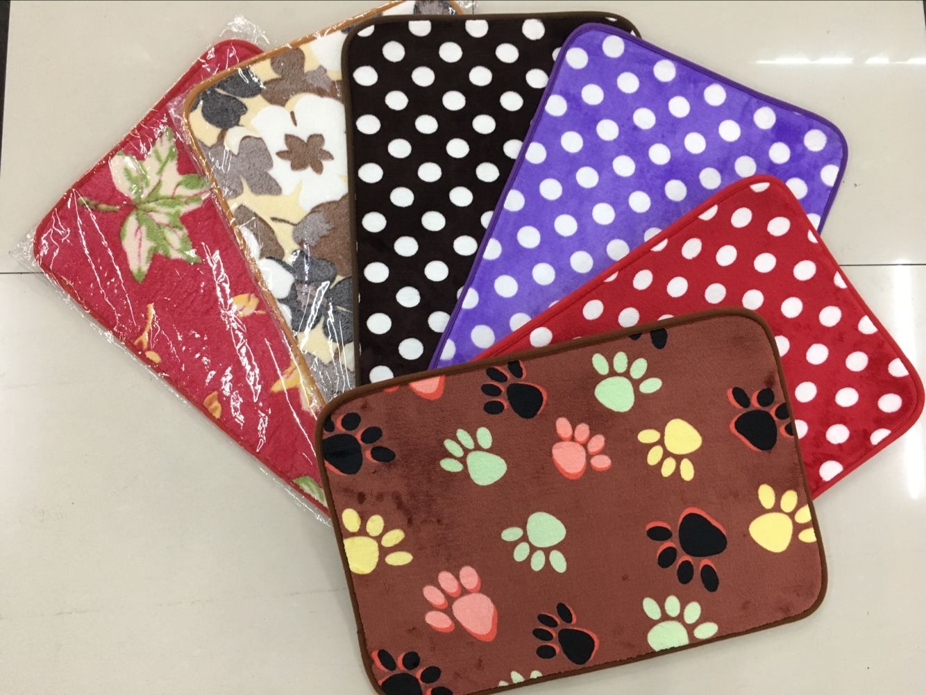 50*80cm coral plush floor mat flannel floor mat door mat water absorption non-slip mat bedside mat