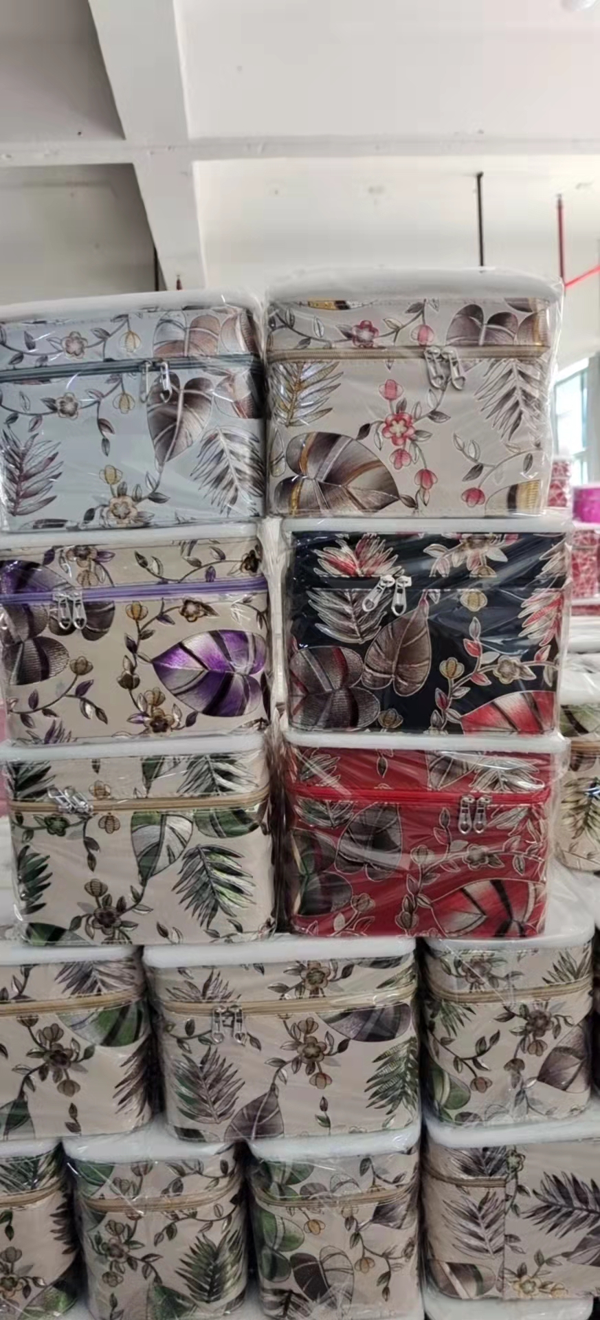 New Products in Stock Cosmetic Case Three-Piece Pu Cosmetic Bag Portable Large Capacity Storage Bag Cosmetic Cosmetic New Products in Stock Cosmetic Case Three-Piece Pu Cosmetic Bag Portable Large Capacity Storage Bag Cosmetic Cosmetic