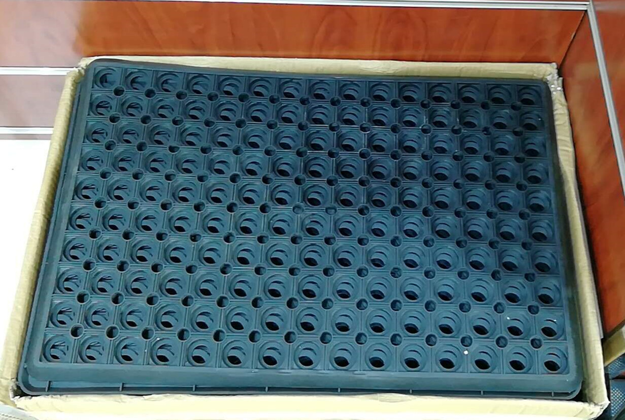PVC rubber mat round hole door mat kitchen waterproof mat bathroom mat non-slip mat injection molded foot mat