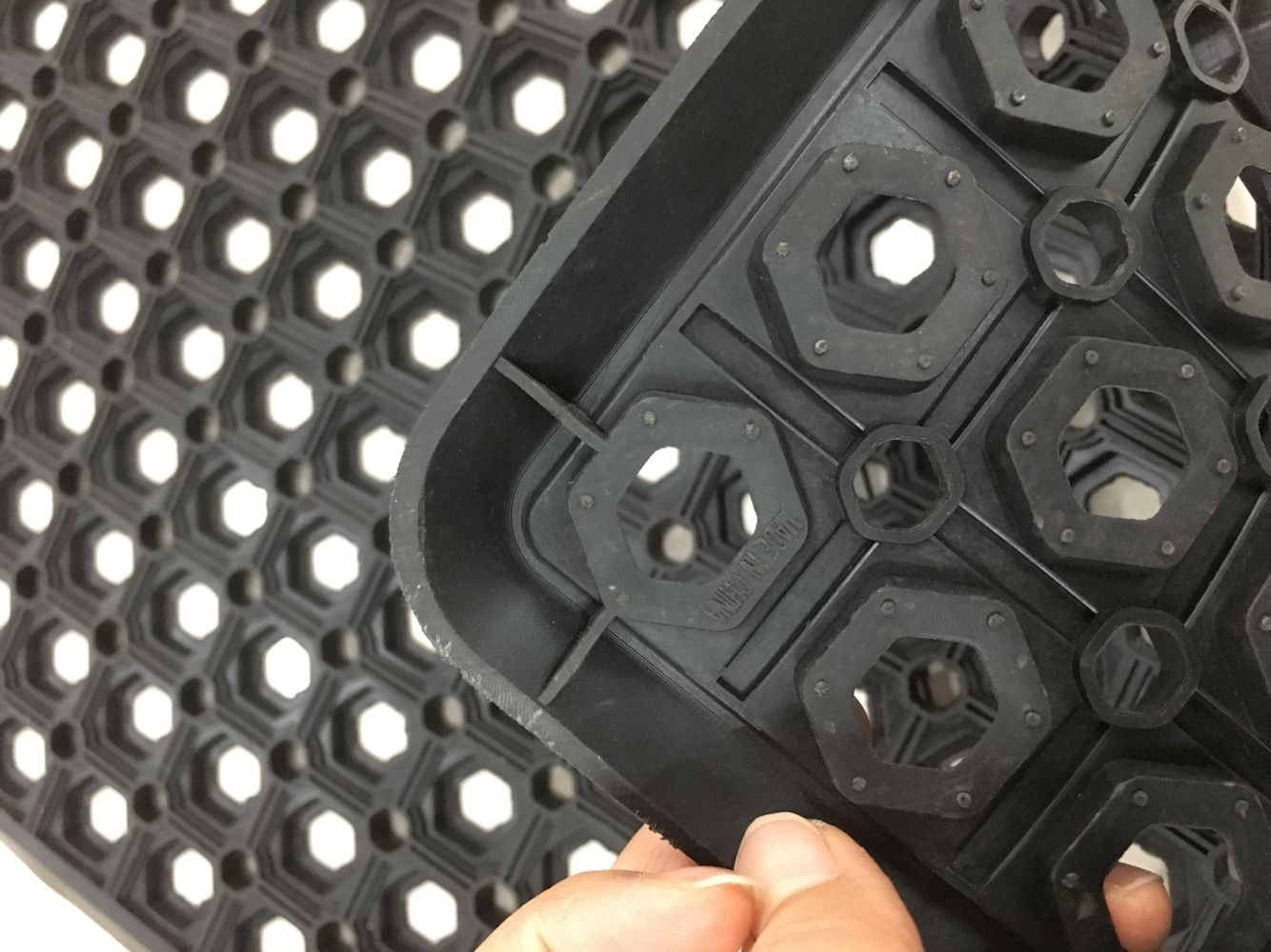 PVC rubber mat round hole door mat kitchen waterproof mat bathroom mat non-slip mat injection molded foot mat