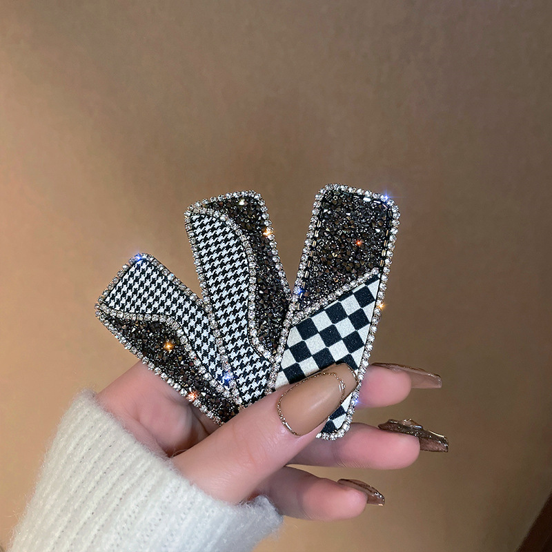 Chessboard Grid Rhinestone Contrast Color Side Clip Wave Diamond in the Debris Houndstooth Temperament Back Head Broken Hair Barrettes Chessboard Grid Rhinestone Contrast Color Side Clip Wave Diamond in the Debris Houndstooth Temperament Back Head Broken Hair Barrettes