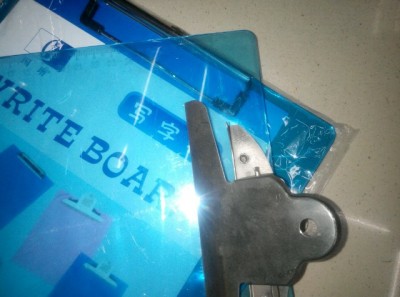 A4-shaped clamp blue transparent plastic clip Butterfly lever Clipboard clip business writing A4-shaped clamp blue transparent plastic clip Butterfly lever Clipboard clip business writing