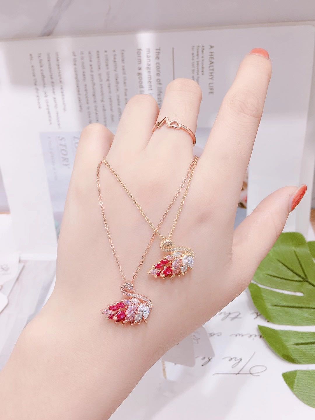 Korean Style Trendy Simplicity 18K Rose Gold Swan Four-Leaf Clover Titanium Steel Necklace Female Clavicle Chain Ornament Wholesale
