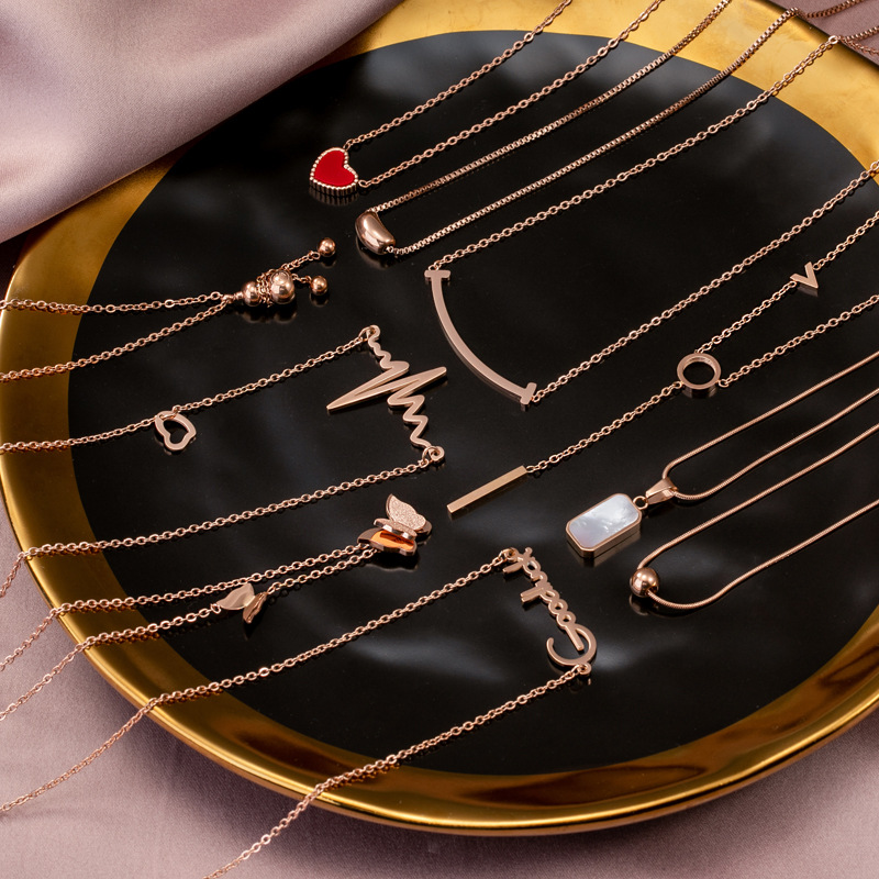 Korean Style Trendy Simplicity 18K Rose Gold Swan Four-Leaf Clover Titanium Steel Necklace Female Clavicle Chain Ornament Wholesale