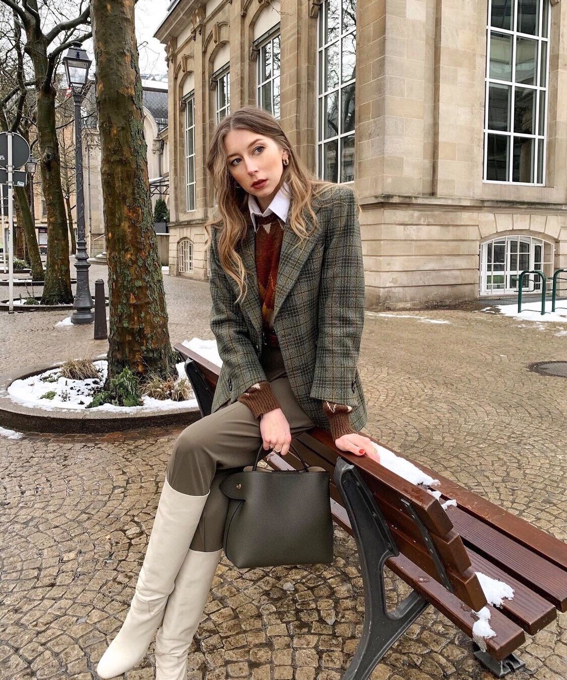 2022 Export to France Foreign Trade Niche Swan Baotou Layer Litchi Pattern Cowhide Tote Half-Handmade Commuter Women's Bag