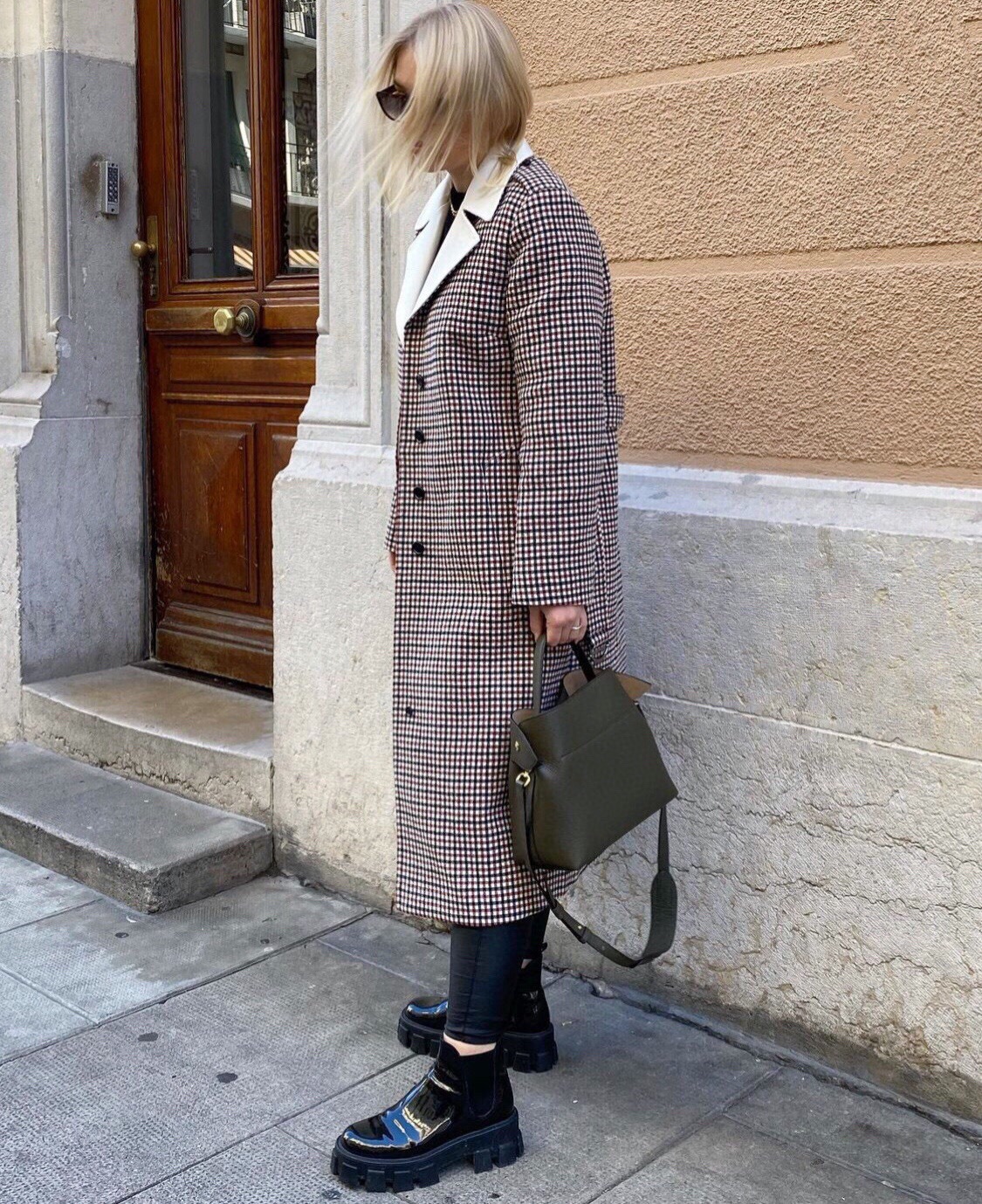 2022 Export to France Foreign Trade Niche Swan Baotou Layer Litchi Pattern Cowhide Tote Half-Handmade Commuter Women's Bag
