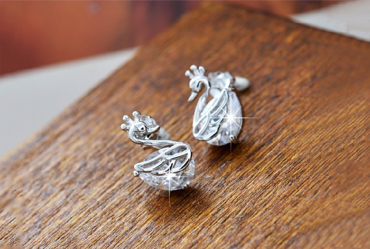 Weihua Temperament Female Ear Studs Wholesale Ladies Small Ear Studs Ear Clip Eardrops Degrees Silver Earrings Crown Swan Stud Earrings