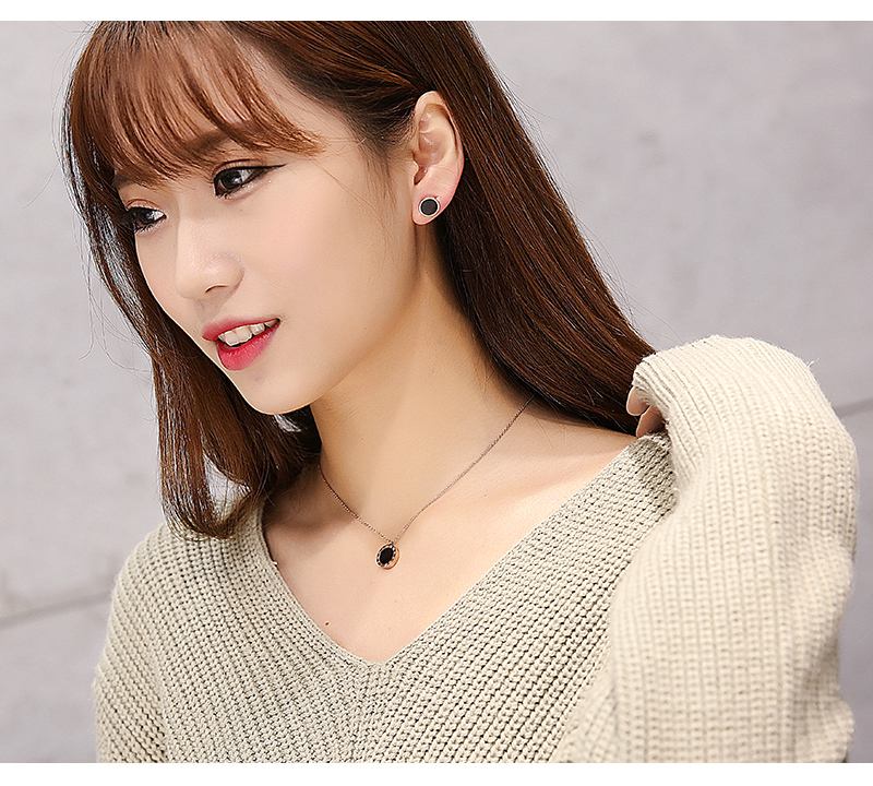 Korean Fashion All-Match Rose Gold Titanium Steel Necklace Women 'S Net Red Swan Short Pendant Necklace Non-Fading Clavicle Chain