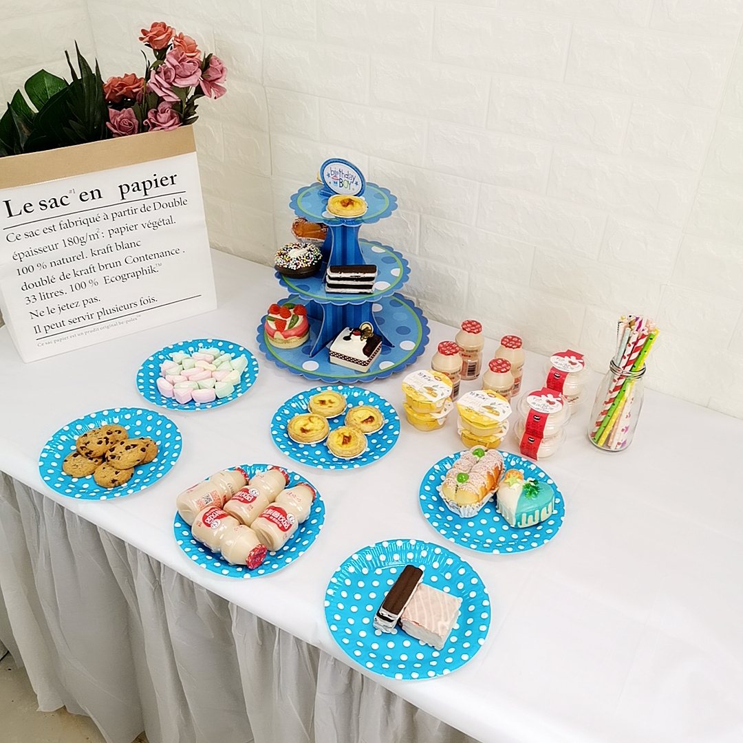 Disposable paper plate polka dot stripe party Christmas children's birthday cake cutlery wave dot square plate Disposable paper plate polka dot stripe party Christmas children's birthday cake cutlery wave dot square plate