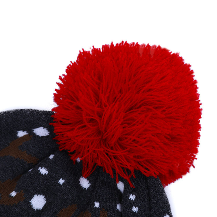 European and American New Knitted Hat Cute Elk Christmas Hat LED Luminous Hat Thick Warm Jacquard Embroidery Woolen Cap