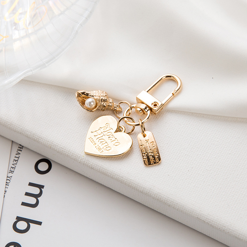 Key buckle Cute Pearl Shell Keychain Pendant Ins Metal Ornament Little Creative Gifts AirPods Pendant Wholesale