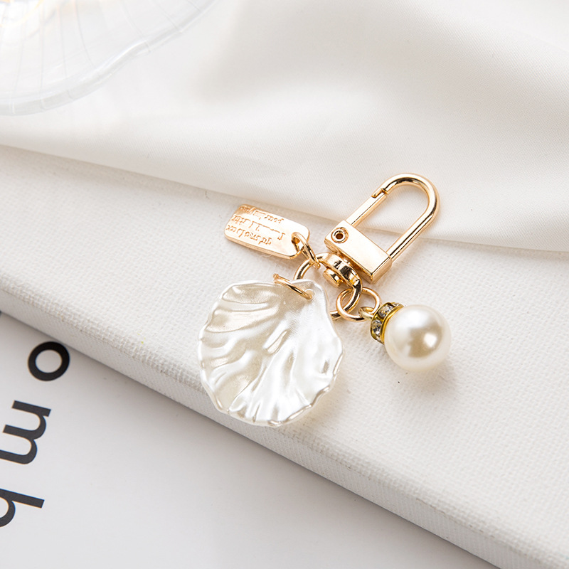 Key buckle Cute Pearl Shell Keychain Pendant Ins Metal Ornament Little Creative Gifts AirPods Pendant Wholesale