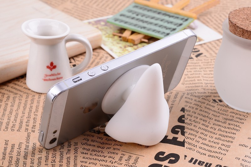 Creative silicone Keychain new mobile phone nose suction cup bracket