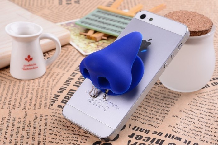 Creative silicone Keychain new mobile phone nose suction cup bracket