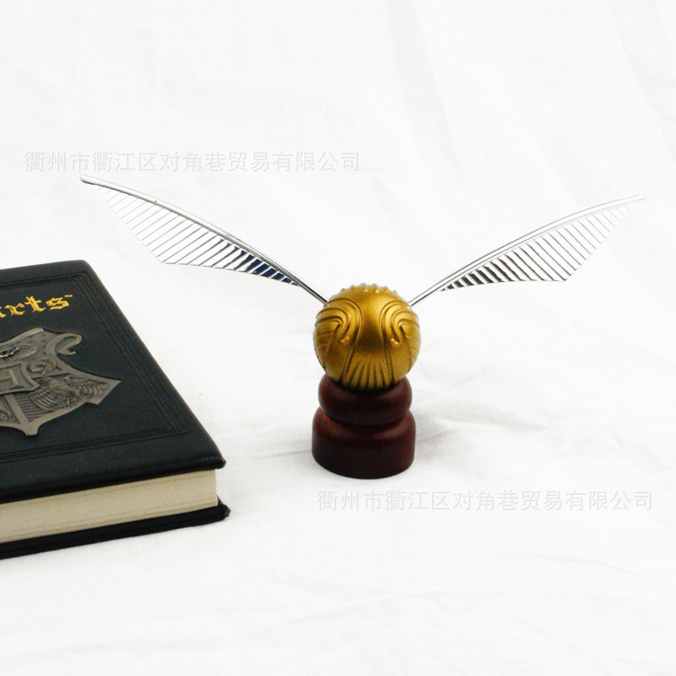 Golden Scoundrel Decoration Quidditch Ball Harry Potter Surrounding Garage Kit Model Toy Decoration Christmas Gift