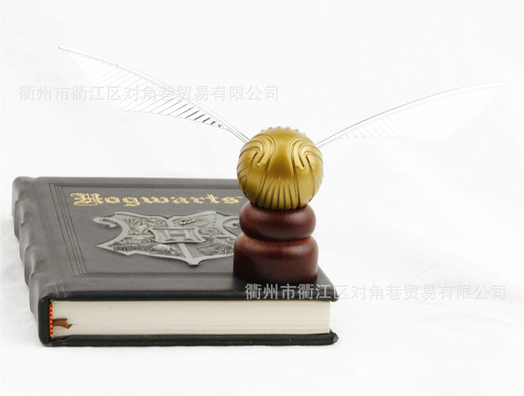 Golden Scoundrel Decoration Quidditch Ball Harry Potter Surrounding Garage Kit Model Toy Decoration Christmas Gift