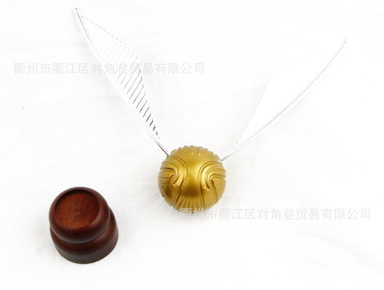 Golden Scoundrel Decoration Quidditch Ball Harry Potter Surrounding Garage Kit Model Toy Decoration Christmas Gift