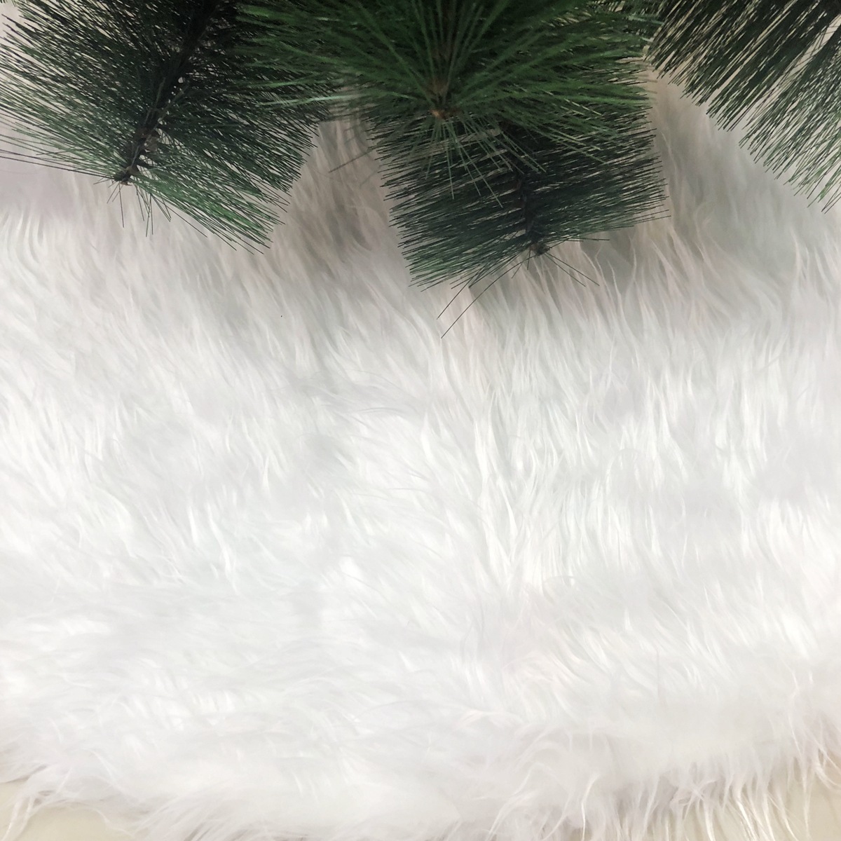 Christmas tree skirts Pure white long hair Christmas tree Hotel shopping mall home presents Christmas tree feet