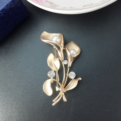 The Korean version of The popular fashion beauty trumpet set diamond and pearl brooch silk scarf button accessories clothing accessories