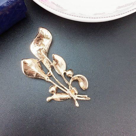 The Korean version of The popular fashion beauty trumpet set diamond and pearl brooch silk scarf button accessories clothing accessories