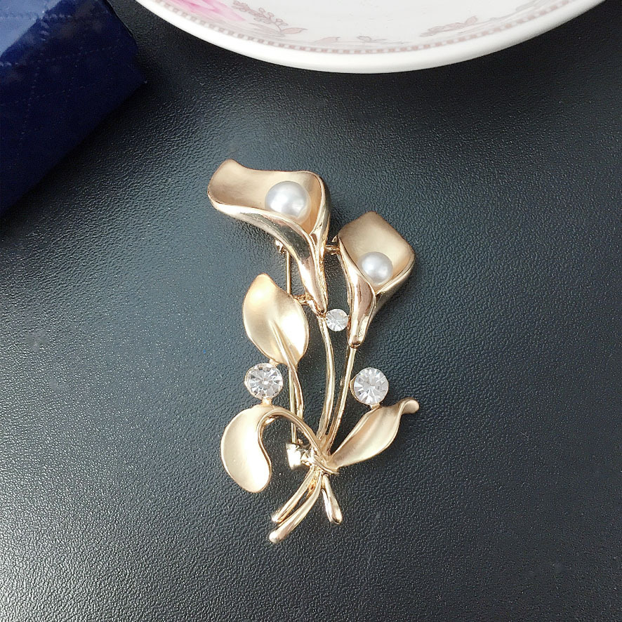 The Korean version of The popular fashion beauty trumpet set diamond and pearl brooch silk scarf button accessories clothing accessories
