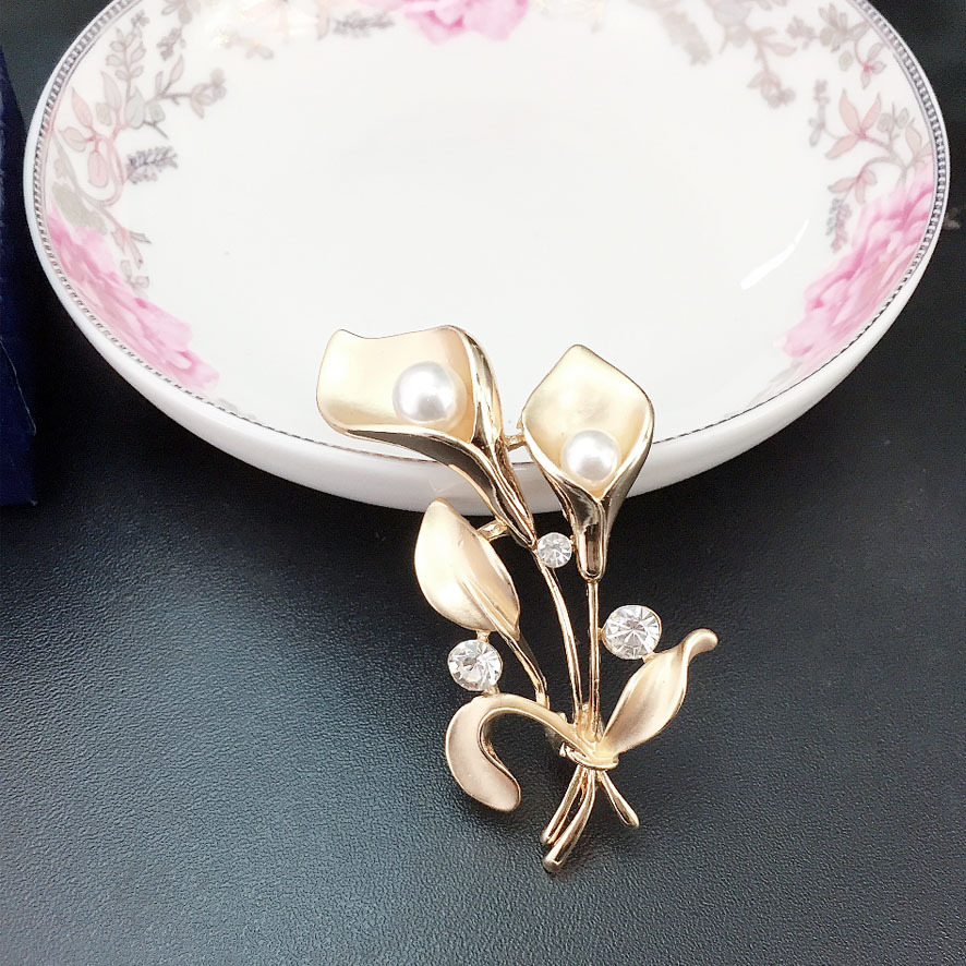 The Korean version of The popular fashion beauty trumpet set diamond and pearl brooch silk scarf button accessories clothing accessories