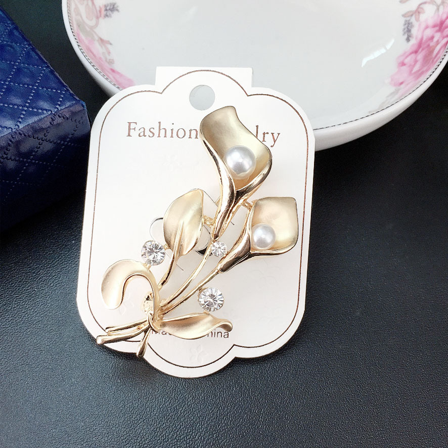 The Korean version of The popular fashion beauty trumpet set diamond and pearl brooch silk scarf button accessories clothing accessories