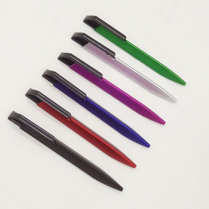China made high-grade color paint triangle pen pen ball point pen China made high-grade color paint triangle pen pen ball point pen