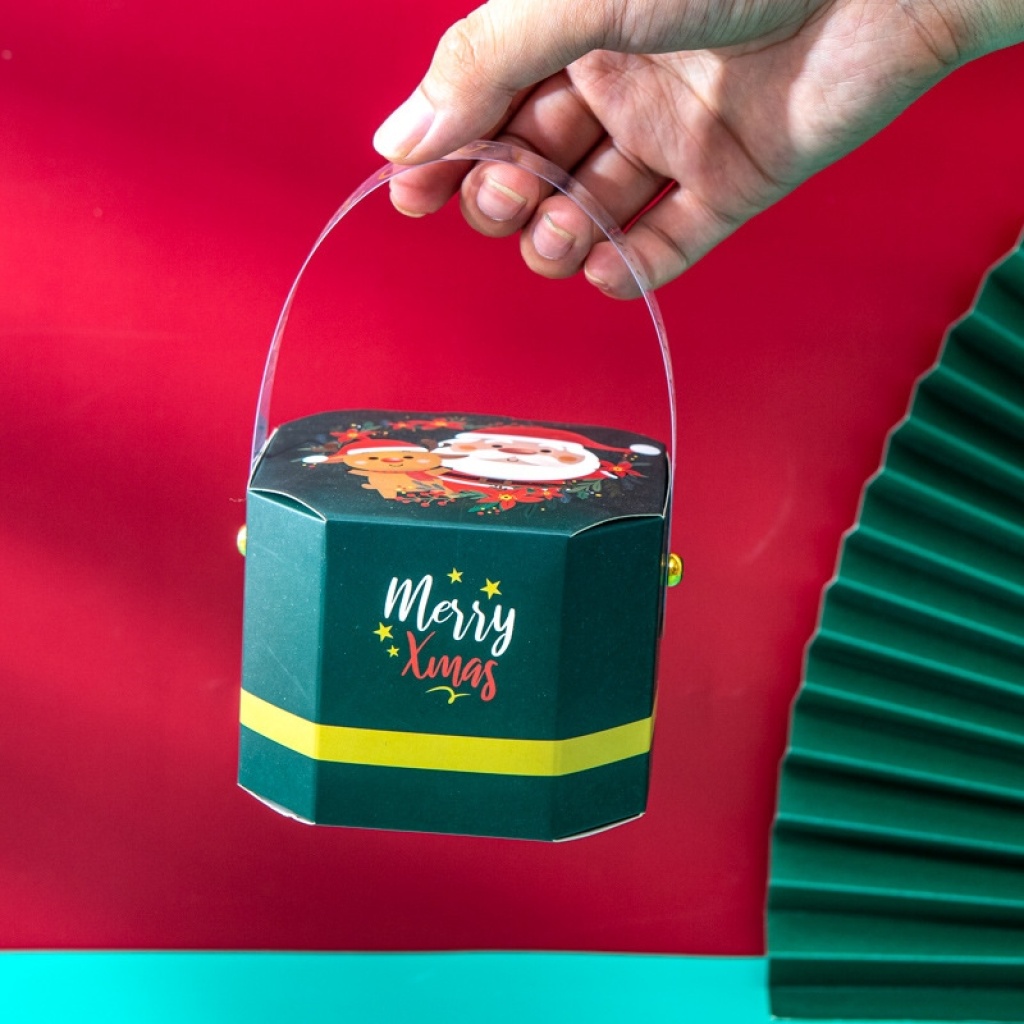 New Christmas Candy Box Creative Portable Packing Box Carton Gift Gift Box Christmas Candy Box New Christmas Candy Box Creative Portable Packing Box Carton Gift Gift Box Christmas Candy Box