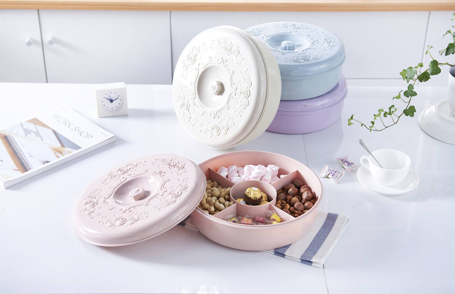 Wedding Gifts Household Grid round with Lid Candy Box Living Room Plastic Combination Dried Fruit and Melon Seeds Fruit Plate