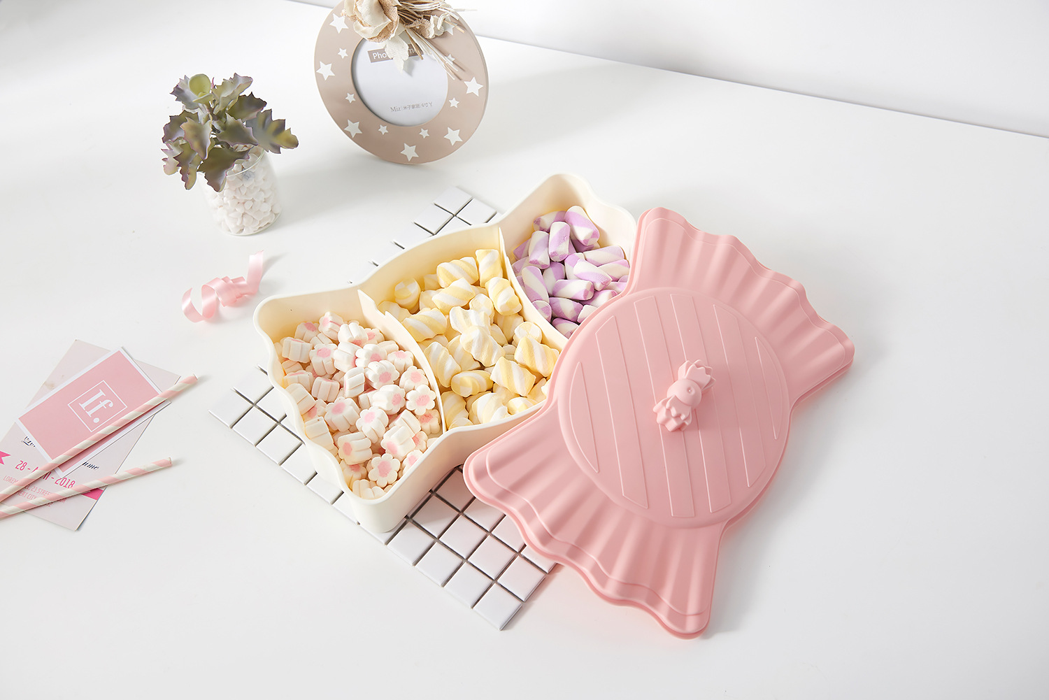 Modern Creative Dried Fruit Box Grid with Lid Nut Box Candy Box Household Living Room Coffee Table Melon Seeds Snack Dried Fruit Plate Modern Creative Dried Fruit Box Grid with Lid Nut Box Candy Box Household Living Room Coffee Table Melon Seeds Snack Dried Fruit Plate