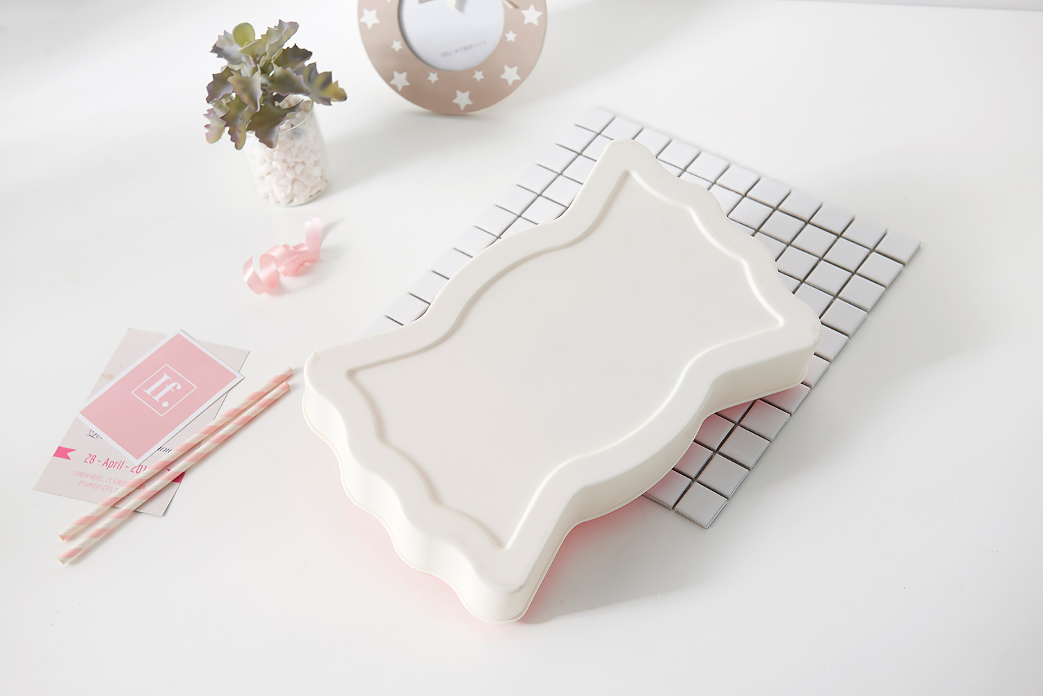 Modern Creative Dried Fruit Box Grid with Lid Nut Box Candy Box Household Living Room Coffee Table Melon Seeds Snack Dried Fruit Plate Modern Creative Dried Fruit Box Grid with Lid Nut Box Candy Box Household Living Room Coffee Table Melon Seeds Snack Dried Fruit Plate