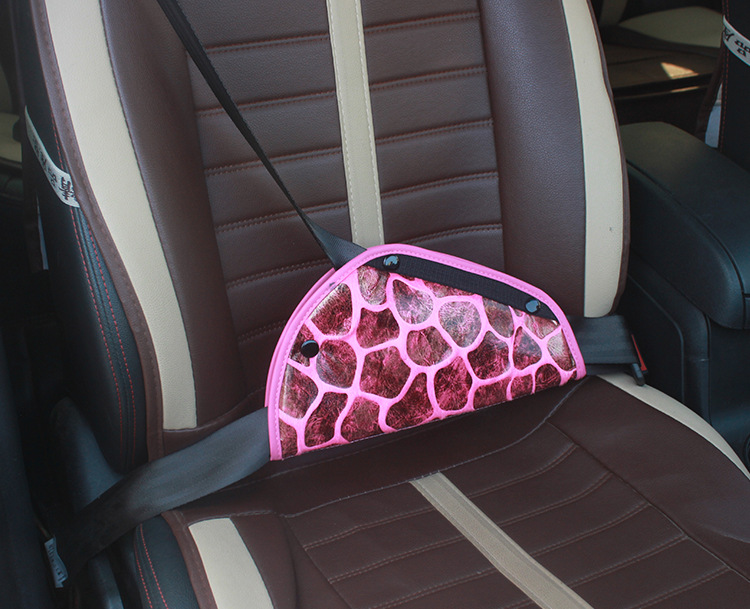 Safety belt triangle fixing device for automobile safety belt