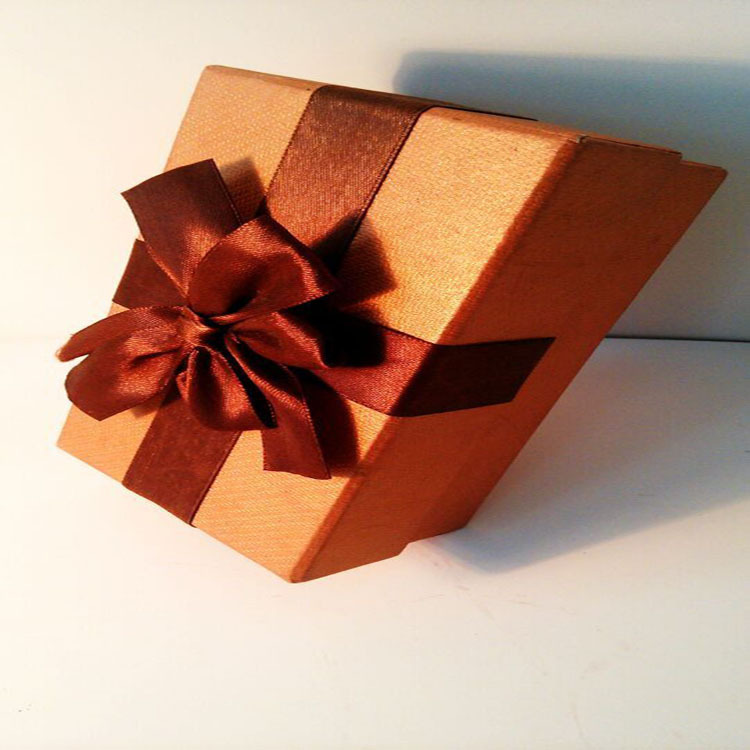 Custom candy box tiandi cover gift box special paper gift box sent to his girlfriend high-quality color printing box