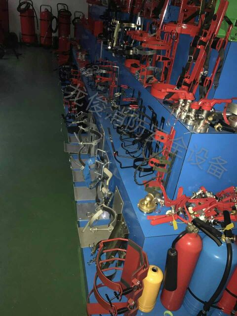 A fire extinguisher holder, a fixed hanger, a fire extinguisher.