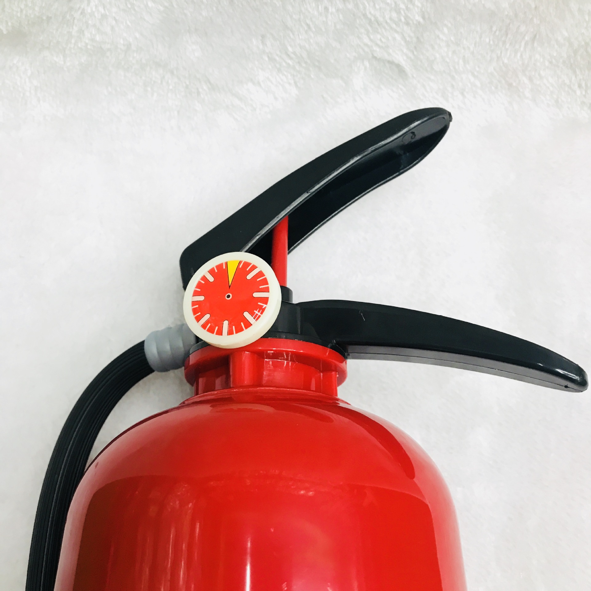 The invention is a creative beer dispenser hand pressure mini fire Extinguisher shaker.