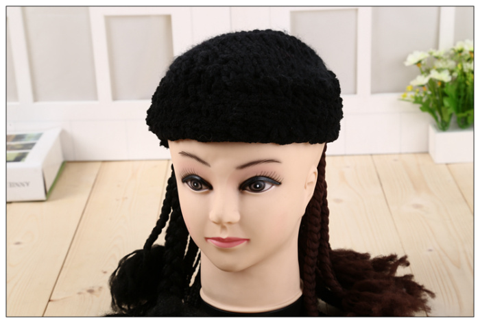 The black hand knitting knitting wool knitting hat is popular in the non - state hand weaving wig yarn.
