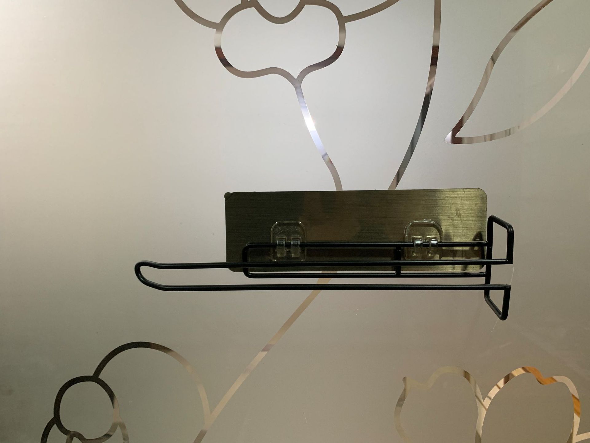 Punch-Free Red Wine Glass Holder Household Goblet Rack Wine Glass Upside down Hanging Rack Plastic Wrap Storage Rack Punch-Free Red Wine Glass Holder Household Goblet Rack Wine Glass Upside down Hanging Rack Plastic Wrap Storage Rack