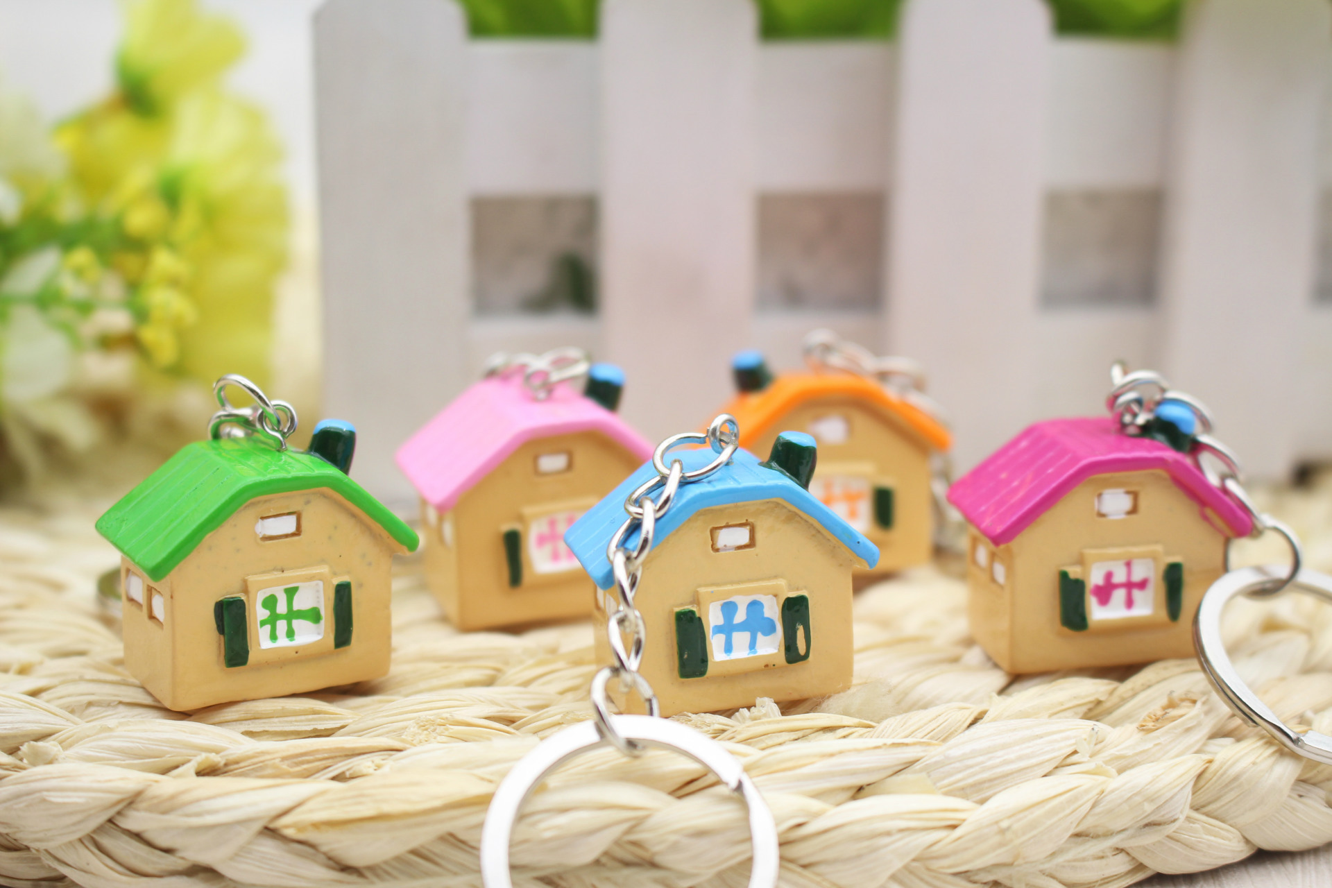 New product cute and delicate small house key chain bag hang decoration creative gift two yuan store supply. New product cute and delicate small house key chain bag hang decoration creative gift two yuan store supply.