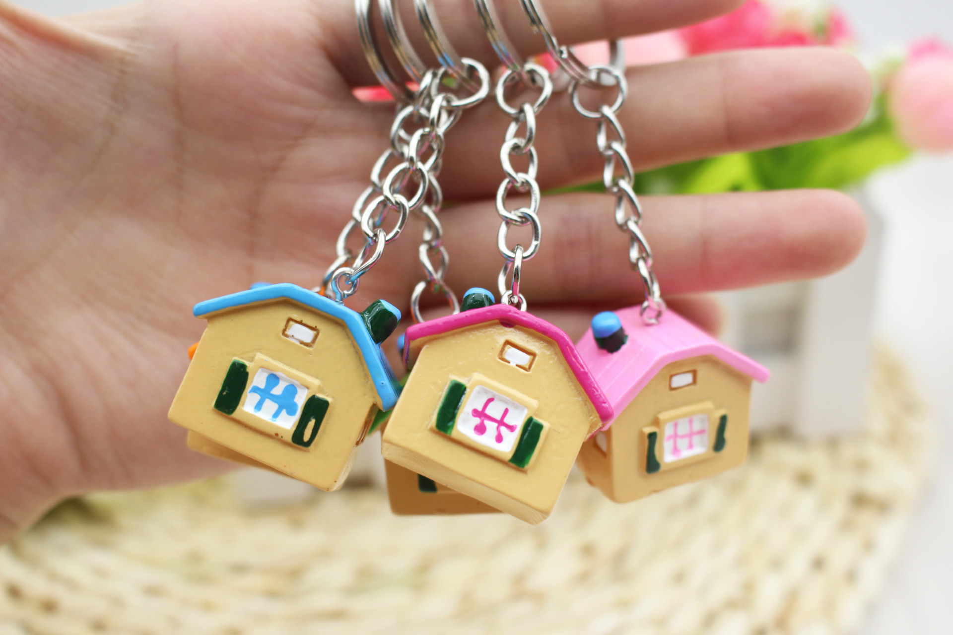 New product cute and delicate small house key chain bag hang decoration creative gift two yuan store supply. New product cute and delicate small house key chain bag hang decoration creative gift two yuan store supply.