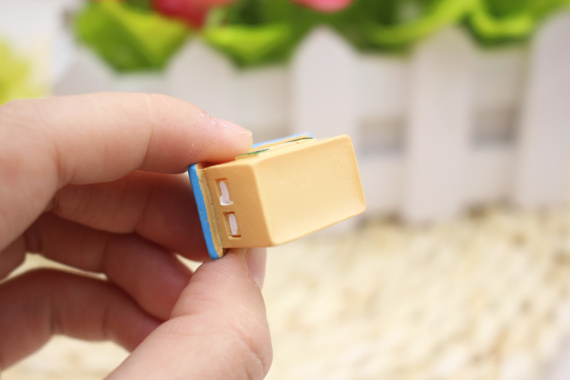New product cute and delicate small house key chain bag hang decoration creative gift two yuan store supply. New product cute and delicate small house key chain bag hang decoration creative gift two yuan store supply.