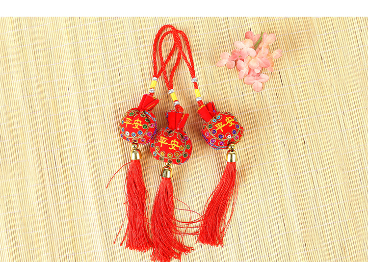 Pure hand embroidery national wind pendant sachet Dragon Boat Festival Chinese knot tassel ingot ping an fu car hang wholesale
