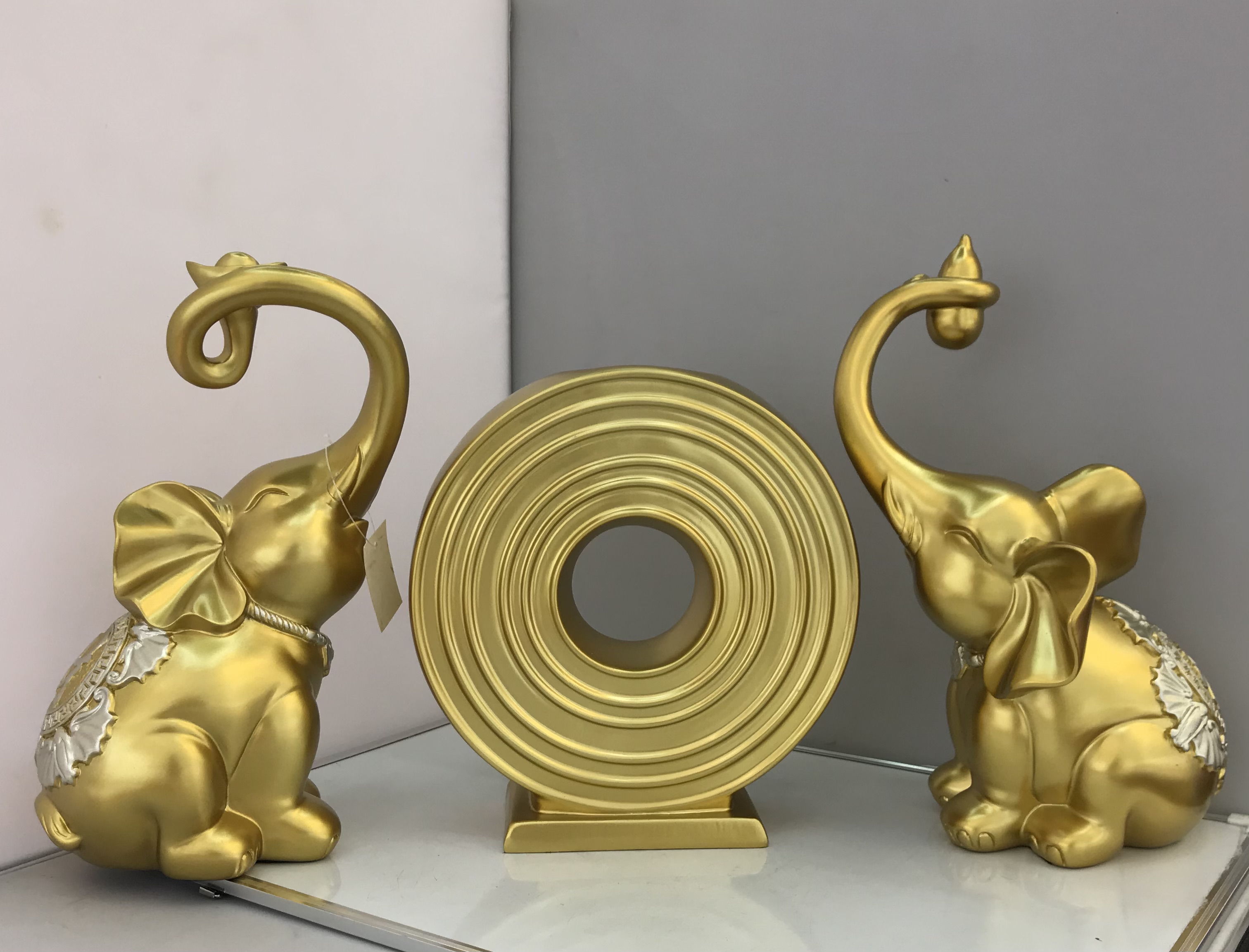 Resin Crafts Golden Lucky Fortune Bring Sets Three Elephants Ornaments Living Room Wine Cabinet Hallway Home Decorations Ornaments