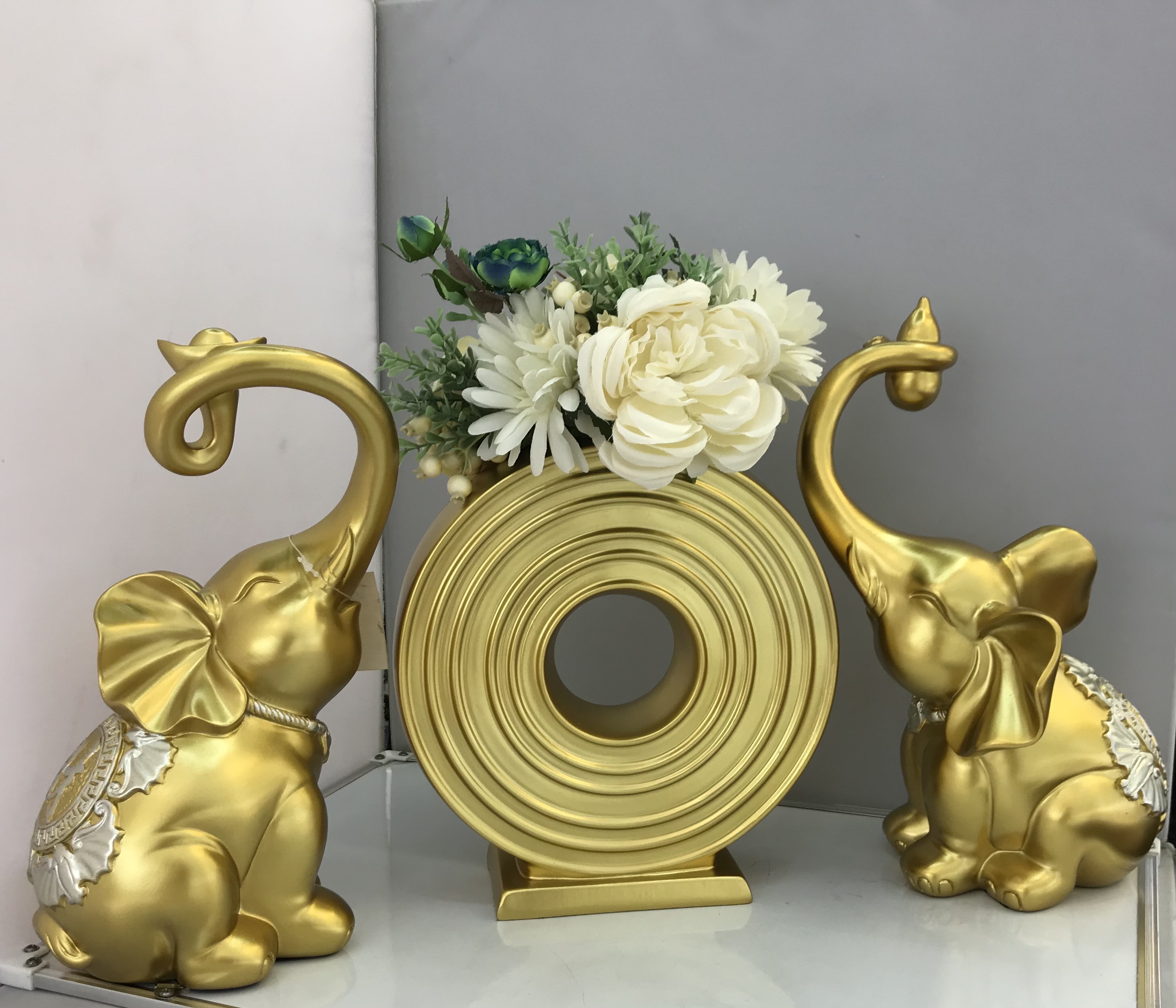 Resin Crafts Golden Lucky Fortune Bring Sets Three Elephants Ornaments Living Room Wine Cabinet Hallway Home Decorations Ornaments