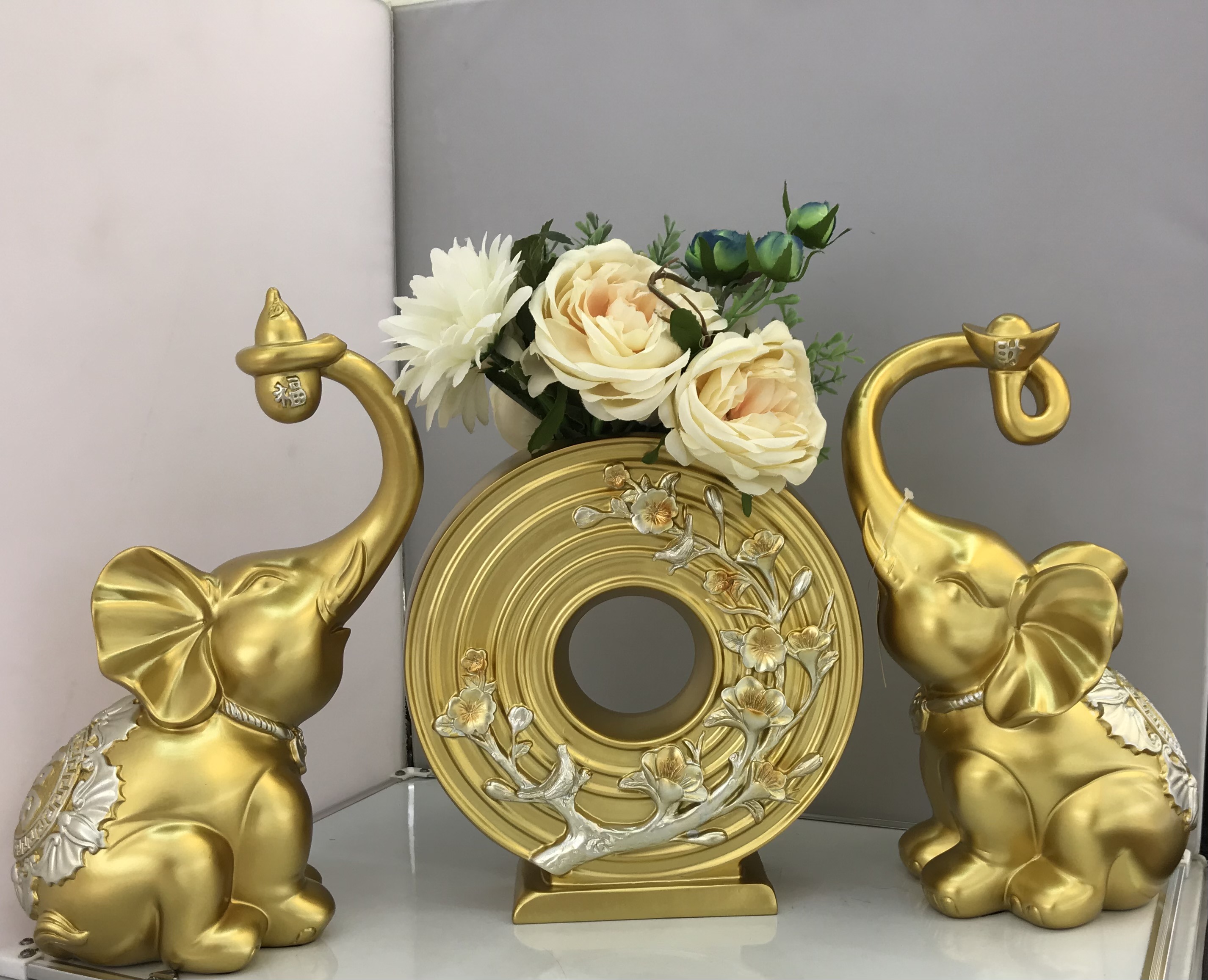 Resin Crafts Golden Lucky Fortune Bring Sets Three Elephants Ornaments Living Room Wine Cabinet Hallway Home Decorations Ornaments