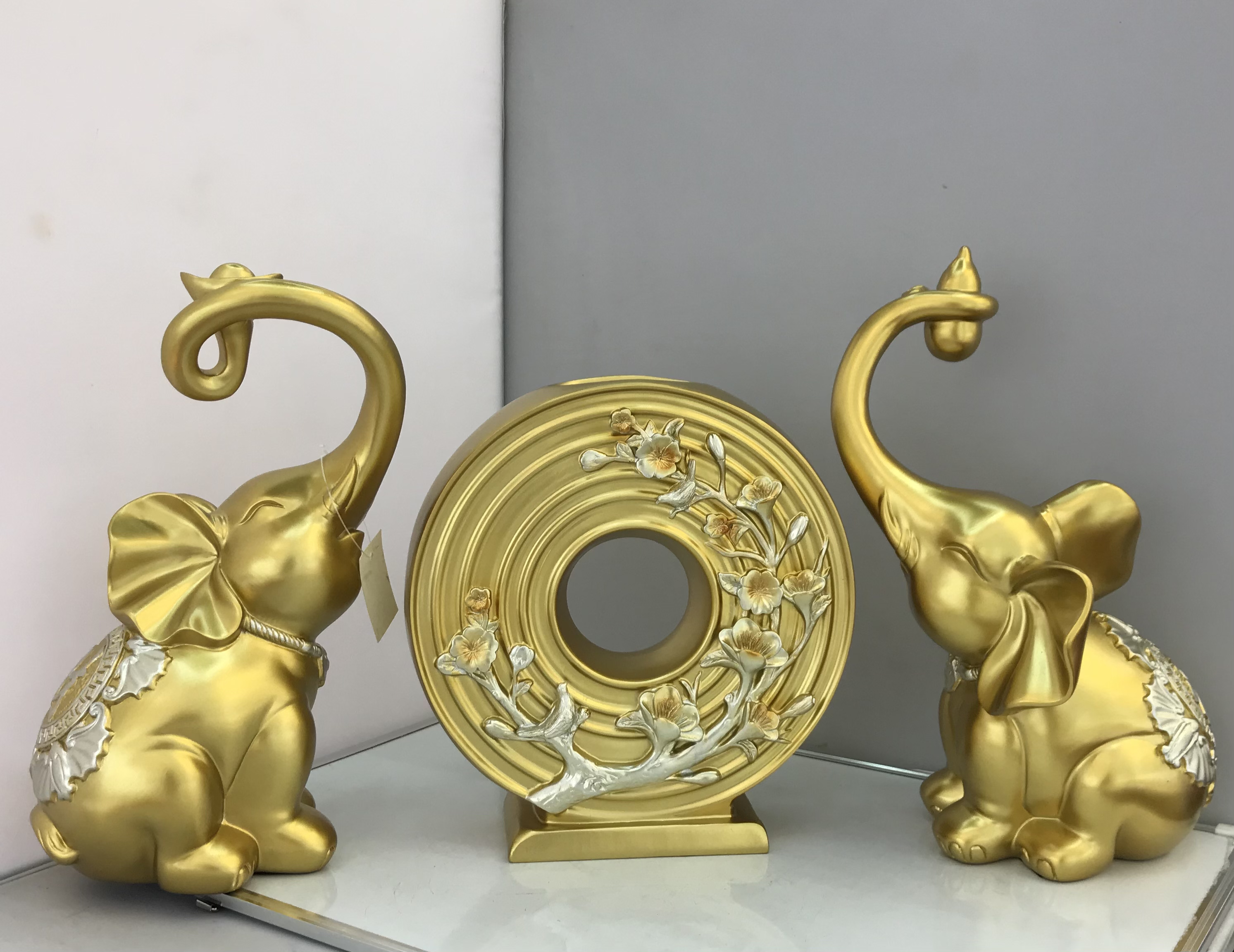 Resin Crafts Golden Lucky Fortune Bring Sets Three Elephants Ornaments Living Room Wine Cabinet Hallway Home Decorations Ornaments