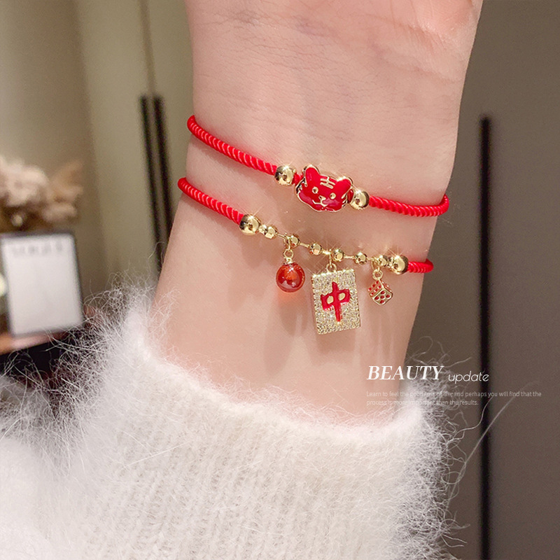 2021 New Year of the Year of the Tiger Red Rope Bracelet Female Woven Hand Strap Couple Fortune Red Chinese New Year Bracelet Female