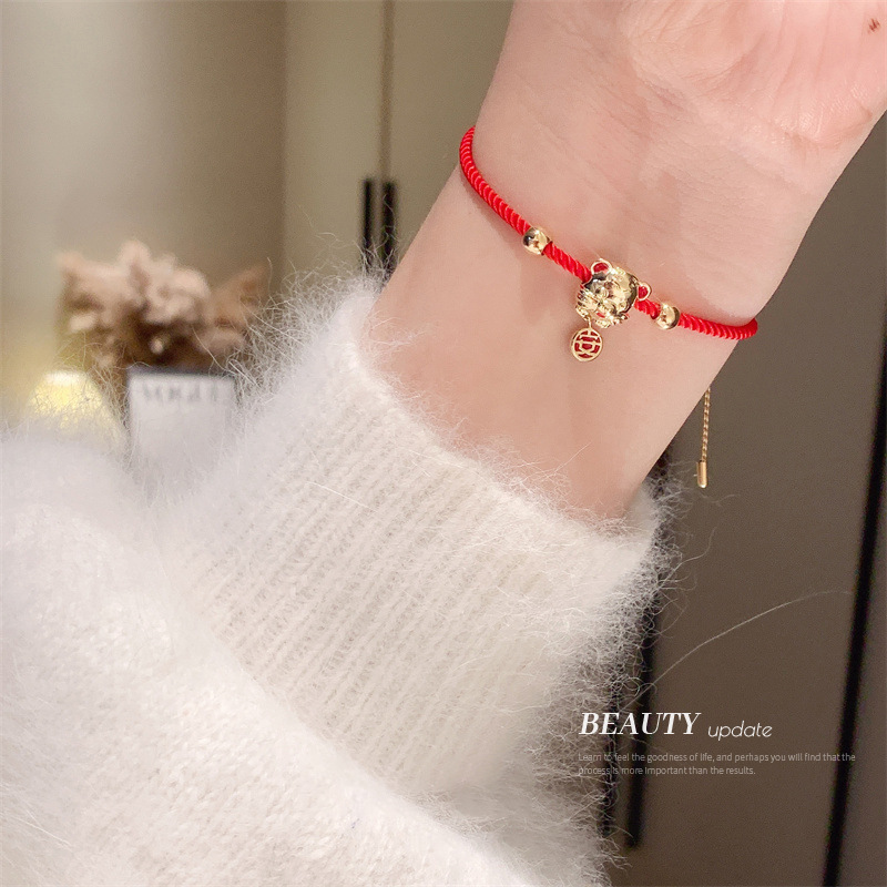 2021 New Year of the Year of the Tiger Red Rope Bracelet Female Woven Hand Strap Couple Fortune Red Chinese New Year Bracelet Female 2021 New Year of the Year of the Tiger Red Rope Bracelet Female Woven Hand Strap Couple Fortune Red Chinese New Year Bracelet Female