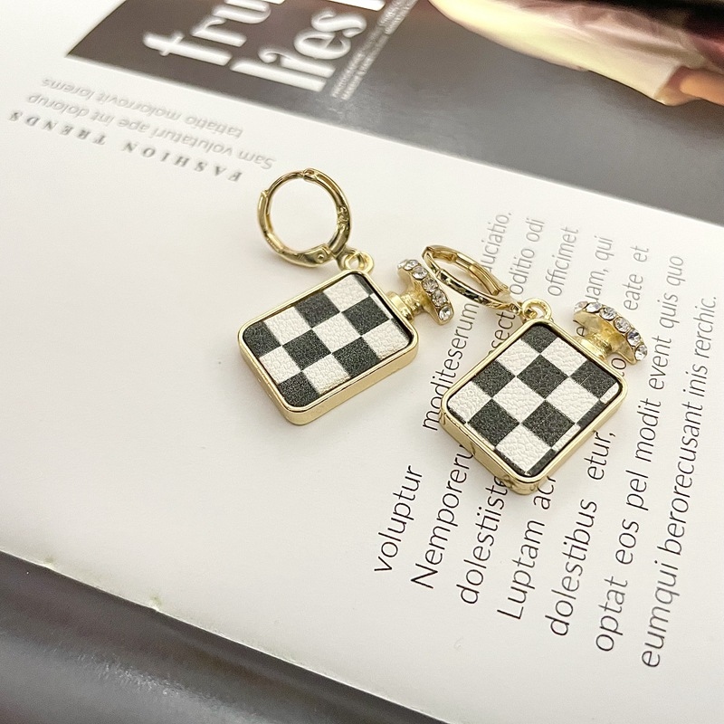 New Sterling Silver Needle Perfume Bottle Chessboard Lattice Ear Clip Korean Retro Internet Hot Temperamental Minority Design Earrings Fashion